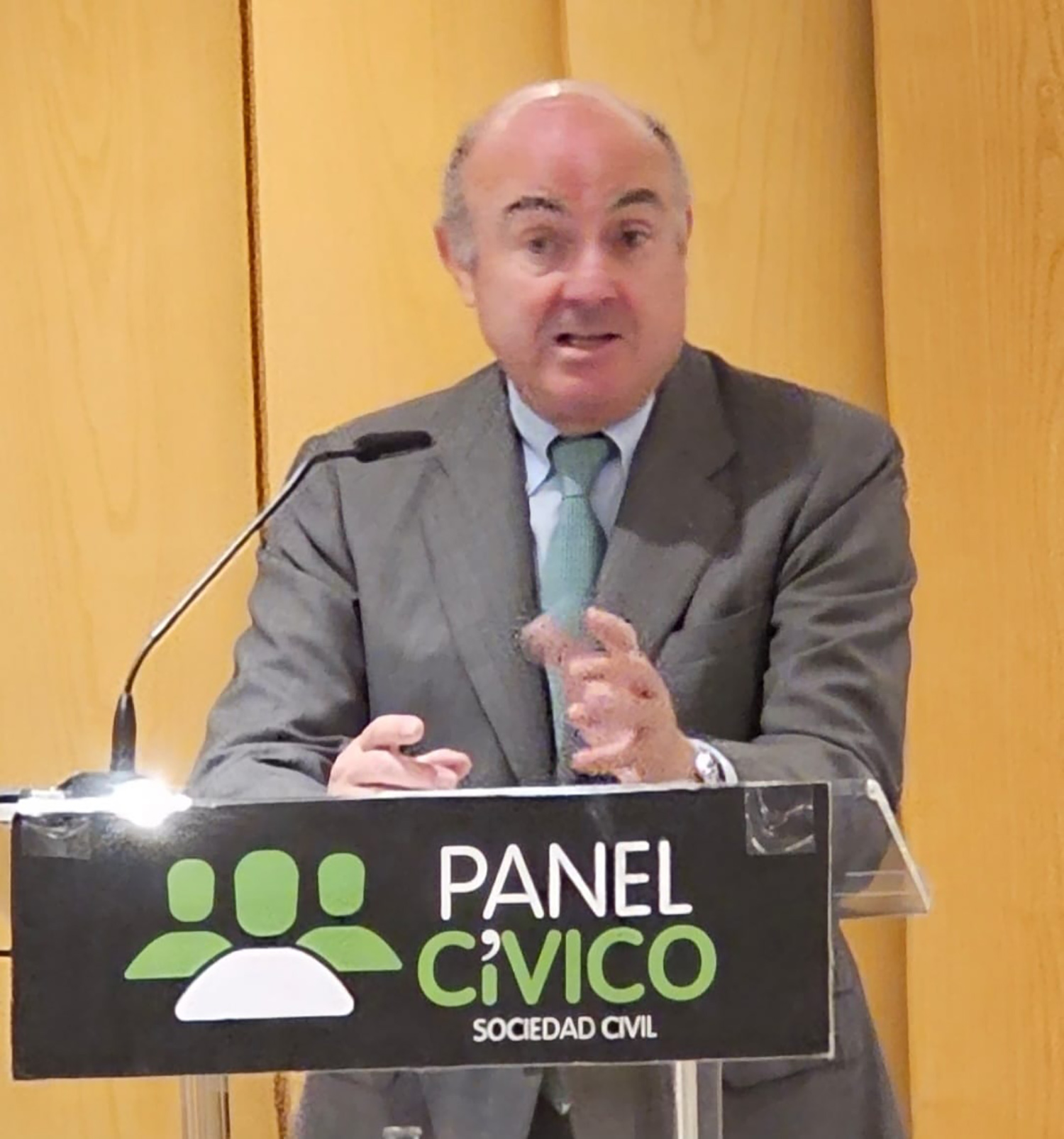 Guindos recuerda que la posible compra del Sabadell debe ser autorizada por el Banco Central Europeo